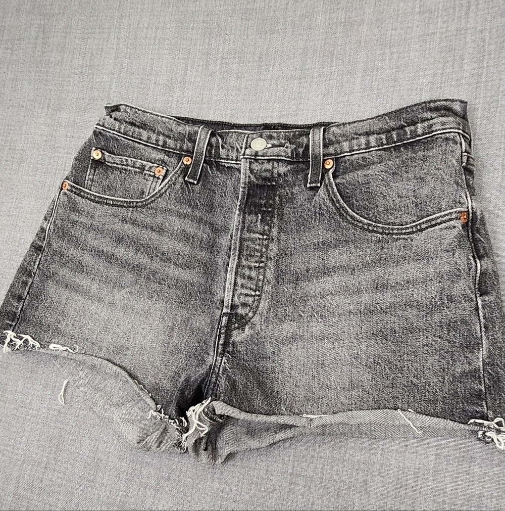 Levi's 501 Black Cut Off Denim Jean Shorts. 31. 100% Cotton. - Picture 2 of 9